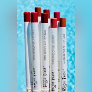 (TR RD)BELLE BEAUTY by Kim Gravel Waterproof Gel Lip Liner in TRUE RED